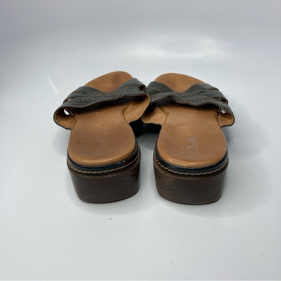 Clarks slip‎ on sandals size 10 - Picture 3 of 8